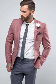 Y os damos nuestra opinión la pajarita nos gusta más para una boda de noche, estilo fiesta, si que es verdad que cada vez se. Como Vestir Para Una Boda Hombre Mujer 2021