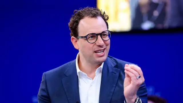 Dario Amodei, CEO da Anthropic, sugere pausa no avanço da IA