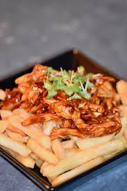 poutine mit pulled chicken zimt chili streetfood rezepte kanadische rezepte poutine rezept
