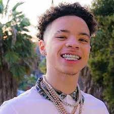 As of may 2020, the net worth of lil mouse is estimated to be around $350 thousand, which is indeed a handsome amount for such a young artist. Lil Mosey Bio Age Net Worth Height Single Nationality Body Measurement Career