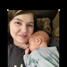 Who can make a gender reveal cake for a couple in Idaho Falls?