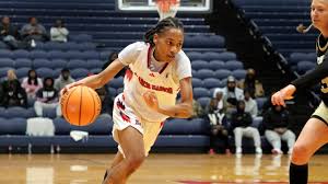 4 Lakers douse Patriots 80-66