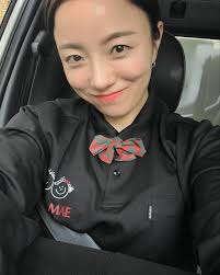 얼빡셀카💛 오늘도 즐겁게 일하고 있어요 🙂 다들 행복한 하루 보내셔요 😉