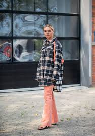 Oh and there's brown and black too. 16 Flannel Shirt Outfits For Women How To Wear A Flannel Shirt