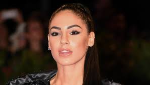 Jun 08, 2021 · giulia de lellis vagheggia spesso di un'estate diversa, dove l'amore e la leggerezza possano trovare uguale applicazione. E Vero Mi Sono Rifatta Giulia De Lellis Confessa Ma Si Rivolge Ai Fan E Lancia L Allarme