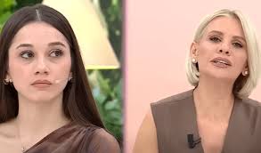 Esra Erol sensual images- media reportage