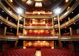 Mais le cap a été gardé, avec tous les mauvais moments que l'on peut imaginer. Theatre Du Capitole Toulouse Veranstaltungshalle Theater