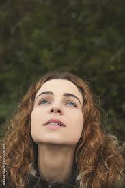 Visualizza altre idee su ragazza riccia, capelli, capelli ricci. Bella Ragazza Capelli Ricci Stock Photo Adobe Stock