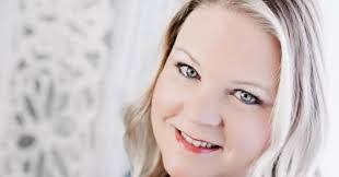 Debbie Saari's Instagram, Twitter & Facebook