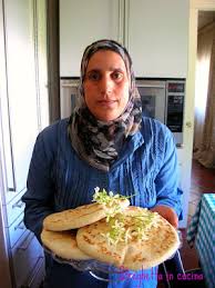 Questi panini in cottura formano una sorta di tasca che serve ad accompagnare i ripieni o direttamente farcita con carne e verdure, una cosa deliziosa. Il Pane Arabo Quello Vero Una Streghetta In Cucina