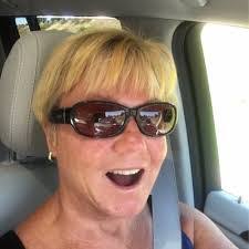 Lori Lanz's Instagram, Twitter & Facebook