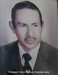 CRÓNICA TREINTA Y TRES (octubre 2019. Comitán de Domínguez, Chiapas.)  Aplausos, aplausos, aplausos… Aplausos para los personajes que aportan  cimientos a las sociedades. En Comitán hay multitud de hombres y mujeres que