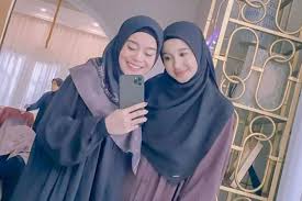 We did not find results for: Throw Engku Emran Laudya Cynthia Bella S Business Is Getting More Successful With Lesti Kejora