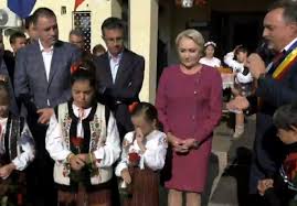 Fostul premier viorica dancila participa la emisiunea de televiziune gandurile lui cristoiu, joi 16 ianuarie 20202, in bucuresti. Copii Somnorosi Adusi Sa O Aplaude Pe Viorica Dancila In Bacau Video Iata Cum Se Manifestau Copiii In Timpul Discursului Lui Dancila Aktual24