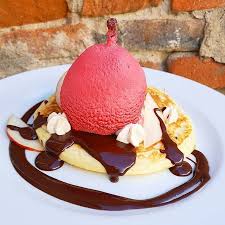 Poire Infusee En Habit De Velour Pan Cake Et Chocolat Chaud Menubistronomique Poire Pancakes Chocolat Chocolatnoir Chocolat Desserts Food Ice Cream