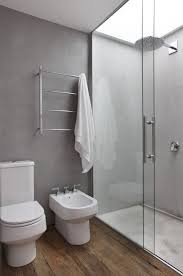 Piso De Madeira No Banheiro Super Aconchegante Nao Wood Floor Bathroom Concrete Bathroom Wood Bathroom