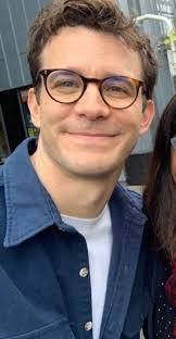 Petition für alle Männer in Bridgerton, in Staffel 4 schlüpfrige kleine  Brillen zu tragen : r/BridgertonNetflix