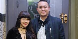 See more of gilang dirga official on facebook. Kondisi Rumah Tangga Gilang Dirga Dengan Adiezty Lempar Barang Sampai Pisah Ranjang Merdeka Com