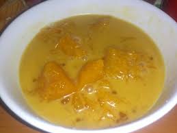 Masukkan labu, daun pandan di dalam periuk dan masukkan air hingga boleh menenggelamkan labu yang telah dipotong dadu kemudian. Resepi Bubur Labu