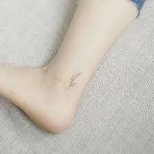 小叛逆女孩最愛的微刺青 原來刺在這裡可以這麼有個性又性感 這比新衣服還燒人 快幫我介紹刺青師 popdaily 波波黛莉 blume knochel tattoos tattoo ideen tattoos