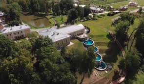 They wanted to make films that are distinctive, surprising and interesting from the first second. Alex Kokcharov Sur Twitter That S The Location Of The Famous Milovka Mansion A Dacha Of Pm Dmitry Medvedev Complete With A Duck House In The Middle Of The Pond Why Are