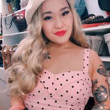 Blonde wig with waves and a side parting, 1040s style: Nancy