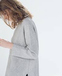 É ainda mais fácil que o primeiro poncho que postei aqui. Image 2 De Pull Poncho En Cachemire De Zara