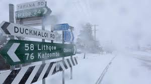Snow falls in the blue mountains. Nsw Weather Temperatures Plunge Snow Falls In Central Tablelands Blue Mountains Daily Telegraph