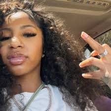 kaylee (@bluntedkay)