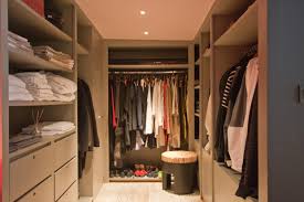 L'aménagement de suite avec salle d'eau et dressing, va nécessiter dans la très grande majorité des cas l'adaptation du plan de la maison ancienne. Dressing Le Choisir L Amenager Tous Les Modeles 2021