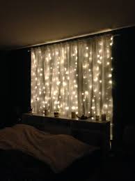 lichtvorhang hinter dem bett lichterkette bett lichtvorhang