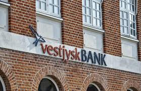 Vestjysk bank a/s (vestjyskbank) er en dansk bank, landets 10. Vestjysk Bank Deler Fyresedler Ud Efter Fusion 75 Mennesker Har Mistet Jobbet Jv Dk