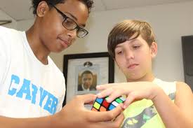 High school volunteer, Jaden Snow, teaches the secrets of solving the  Rubik's Cube — The Carver