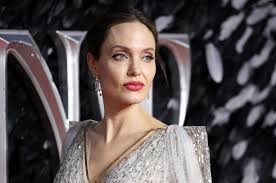 A pitt source told us weekly that jolie, 41, and pitt, 52, got into an argument on the aircraft. Angelina Jolie Is Fuming Over Brad Pitt S New Girlfriend You