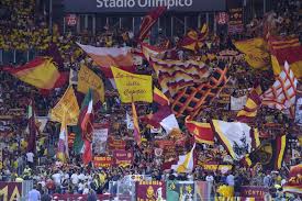 L'ingresso in campo delle due squadre è stato accompagnato dalle coreografie delle due curve. Real Madrid Roma Iniziata La Vendita Dei Biglietti Al Derby Gia In 30 000