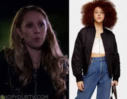 Jun 29, 2021 · jason sudeikis and keeley hazell seemingly confirmed their romance with their body language over the weekend. Keeley Ted Lasso Fashion Clothes Style And Wardrobe Worn On Tv Shows Shop Your Tv