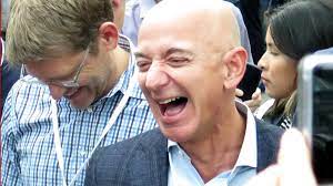 Jeff bezos do të fluturojë në hapësirë në fluturimin e parë me ekuipazh të new shepard, anija me raketa e bërë nga kompania e tij hapësinore, blue origin. Jeff Bezos Fliegt Am 20 Juli Ins All Mit Eigener Rakete Heise Online
