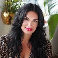 Marianne Fink's Instagram, Twitter & Facebook