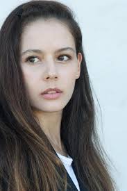 Psihološki triler koji razotkriva načela bazičnih instinkta te osjećaje krivnje, izdaje i straha koju može donijeti ljubav. Martina Garcia Movies Age Biography