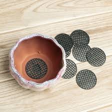 The underside of the mat is fitted with strong rubber studs which hold the mat firmly in place and also allow water to be efficiently drained away. Qoo10 Mesh Mat Tools Gardening