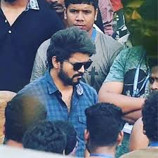 Here all master vijay film stills download for mobile, tab. Vijay Gets A Warm Welcome On The Sets Of Master From Whistling And Cheering Fans Watch Pinkvilla