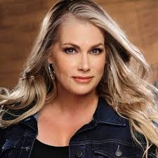 Tracy Enos's Instagram, Twitter & Facebook