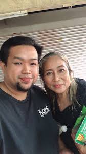 Antara famous tiktoker yang friendly dan humble pernah aku jumpa ialah  Aunty Amirah Ferdi. Sumpah, beliau seorang yang sangat cantik in person.  Selfie siap peluk aku 🥹🥰