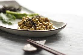 Nattō is often considered an acquired taste because of its powerful smell, strong flavor, and sticky, slimy texture. Natto Kuliner Jepang Yang Aneh Namun Unik Japanese