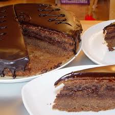 Mehl mit backpulver mischen, mit gehackter schokolade und mandeln unter die eigelbcreme rühren. Gefullte Spanische Vanilletorte Rezept Essen Und Trinken