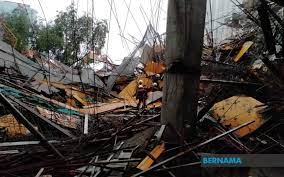Taman desa condo building which is still on construction partially collapses, more than 4 construction workers were trapped in the building. Bernama Part Of Condominium Under Construction Collapsed In Taman Desa