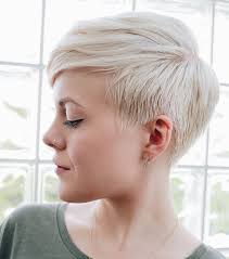 Les filles qui ont envie de changer de look pensent souvent à deux solutions possibles. Blond Platine Cheveux Courts Cheveux Longs Comment Porter La Tendance