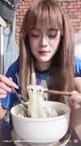 Mukbang Hủ Tiếu Chay Thú Vị và Đầy Hương Vị