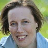 Amanda Paro's Instagram, Twitter & Facebook