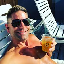 Can anyone recommend a good barber in the area???